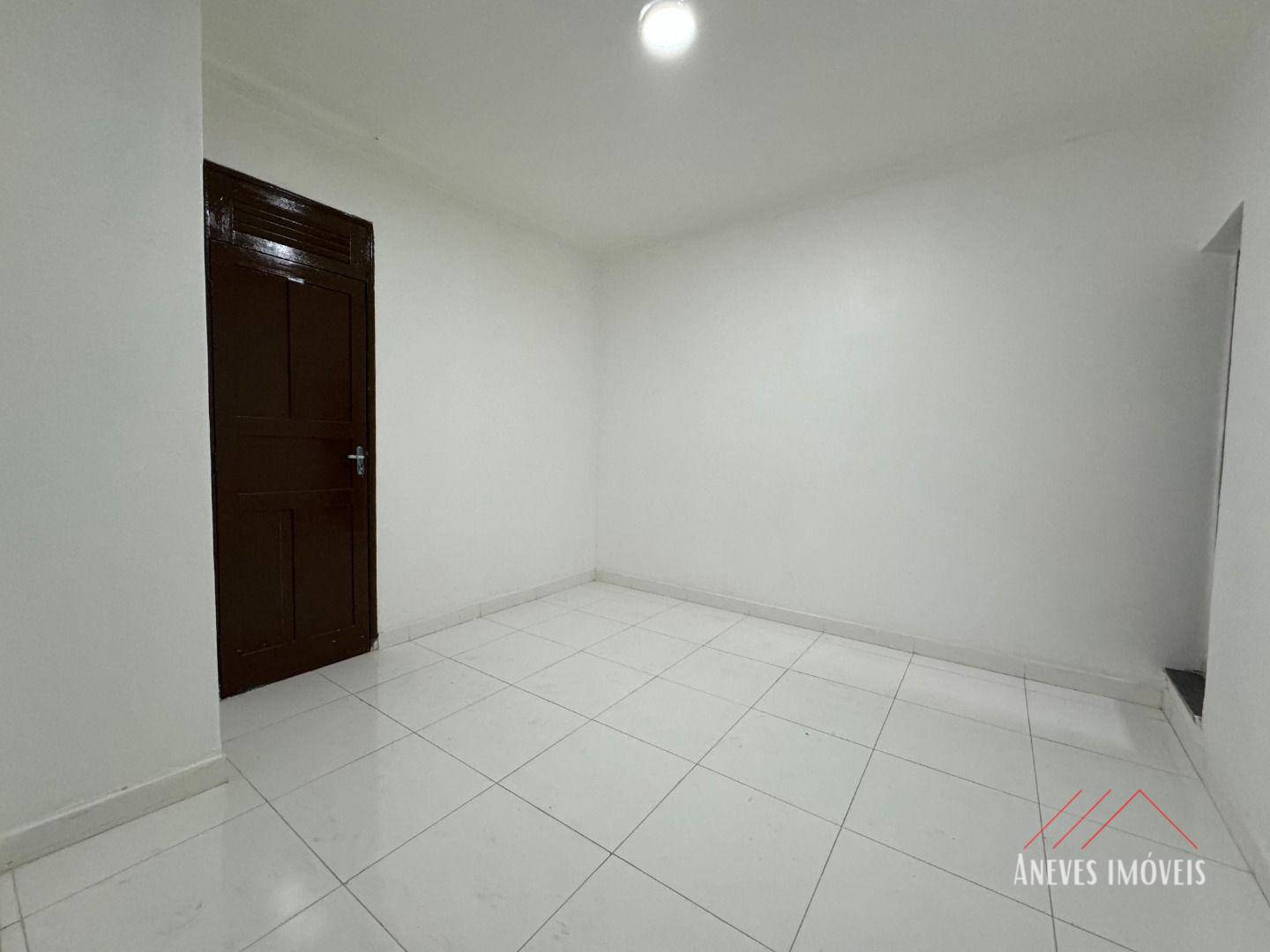 Casa para alugar com 5 quartos, 200m² - Foto 13