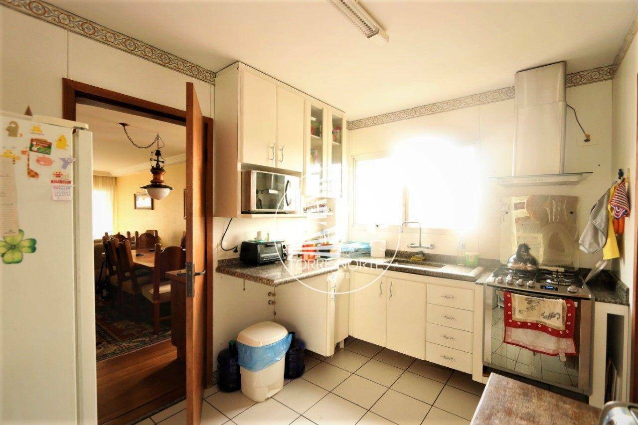 Apartamento à venda com 4 quartos, 180m² - Foto 8