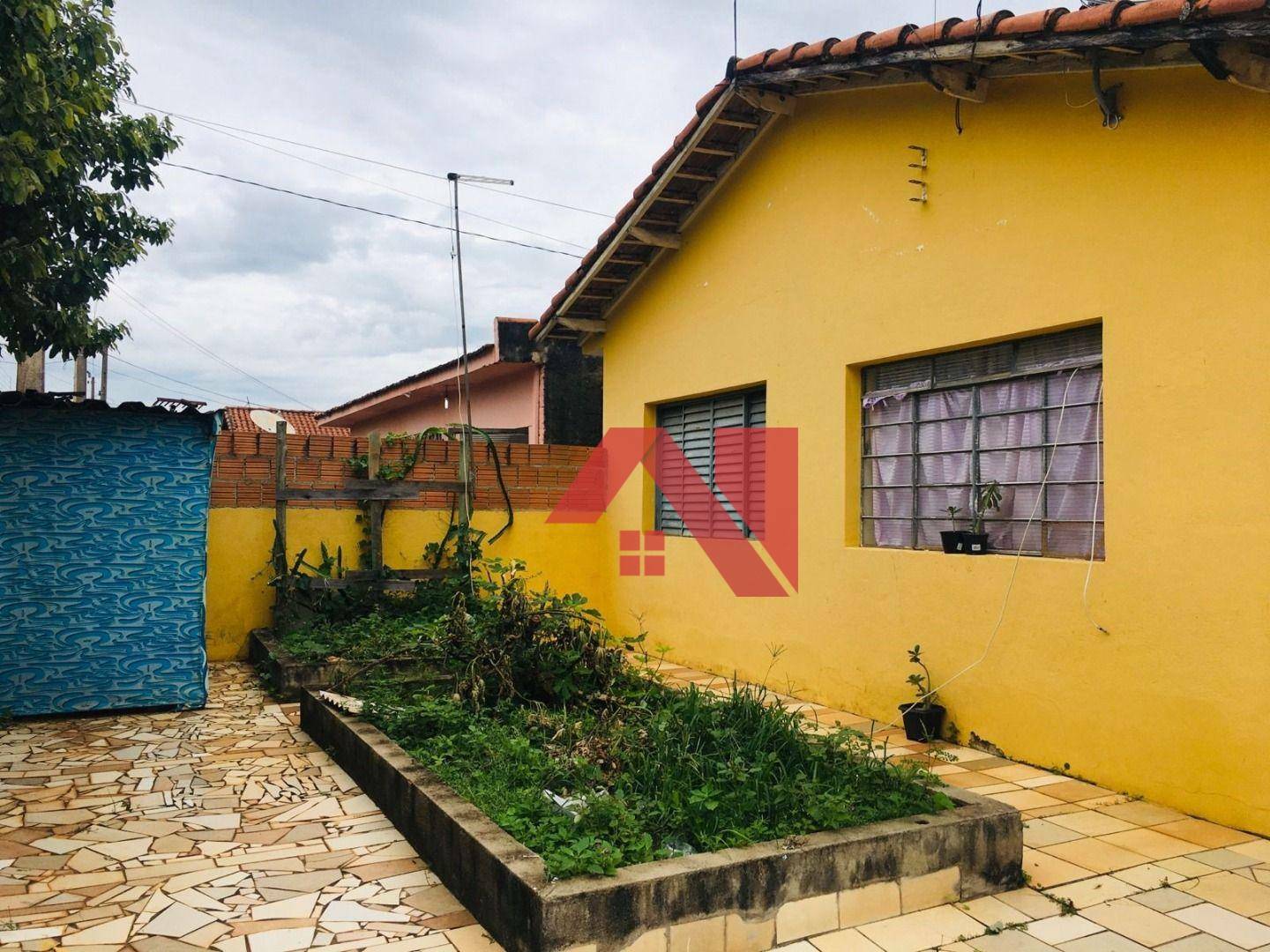 Casa à venda com 2 quartos, 80m² - Foto 1