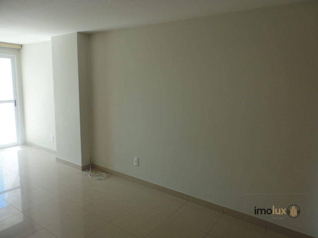 Apartamento à venda com 3 quartos, 85m² - Foto 4