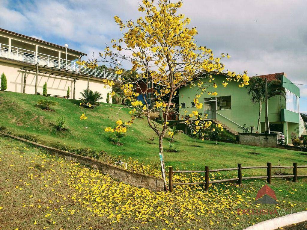 Casa de Condomínio à venda com 4 quartos, 338m² - Foto 2