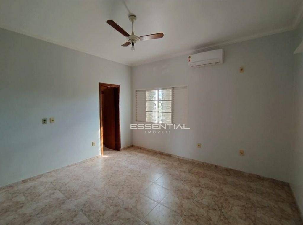 Casa para alugar com 4 quartos, 300m² - Foto 20