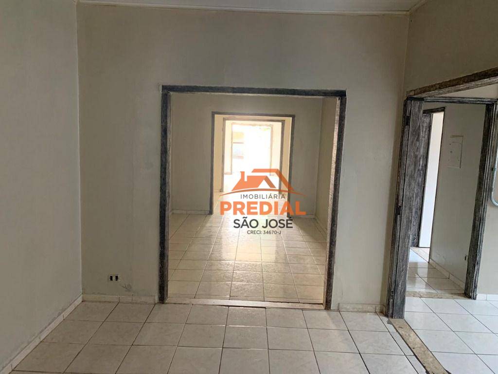 Casa à venda com 3 quartos, 235m² - Foto 2