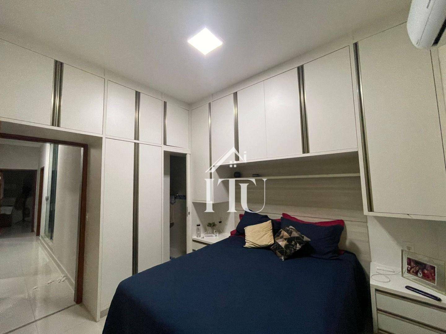 Casa à venda com 4 quartos, 280m² - Foto 14