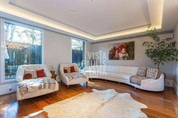 Casa à venda e aluguel com 4 quartos, 415m² - Foto 1