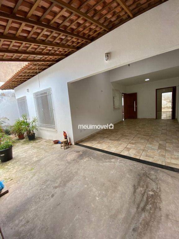 Casa à venda com 3 quartos, 149m² - Foto 1