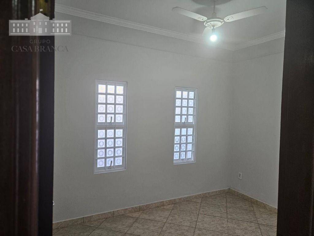 Casa à venda com 3 quartos, 200m² - Foto 4