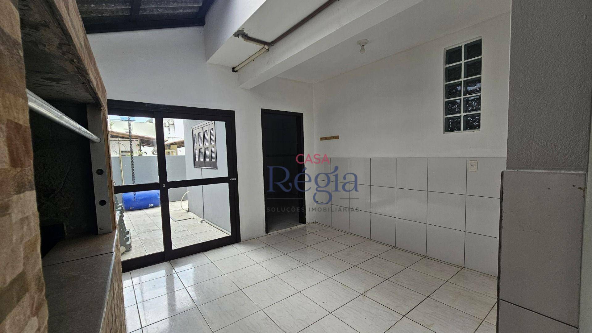 Casa à venda com 5 quartos, 220m² - Foto 26