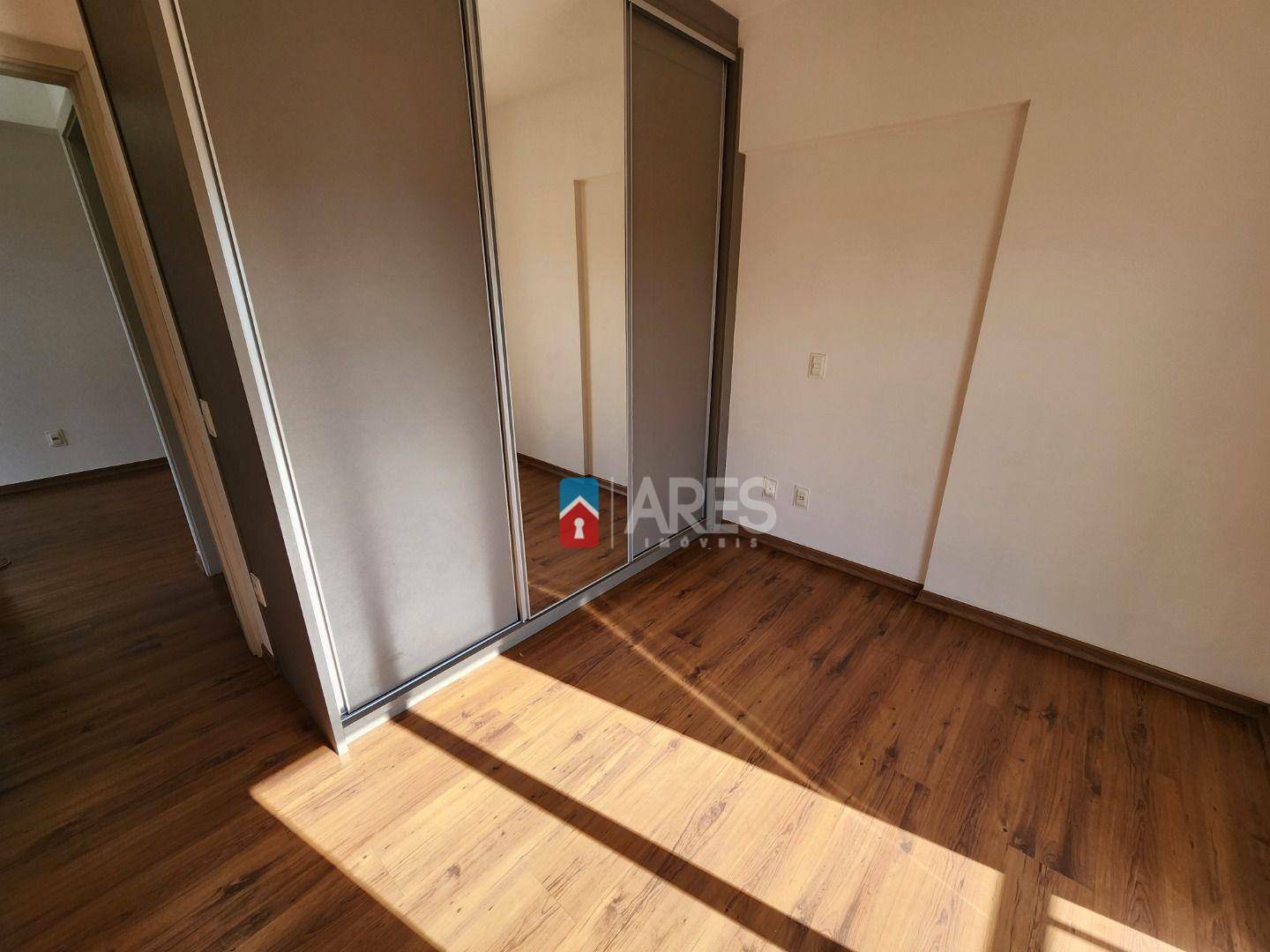 Apartamento à venda com 2 quartos, 63m² - Foto 4