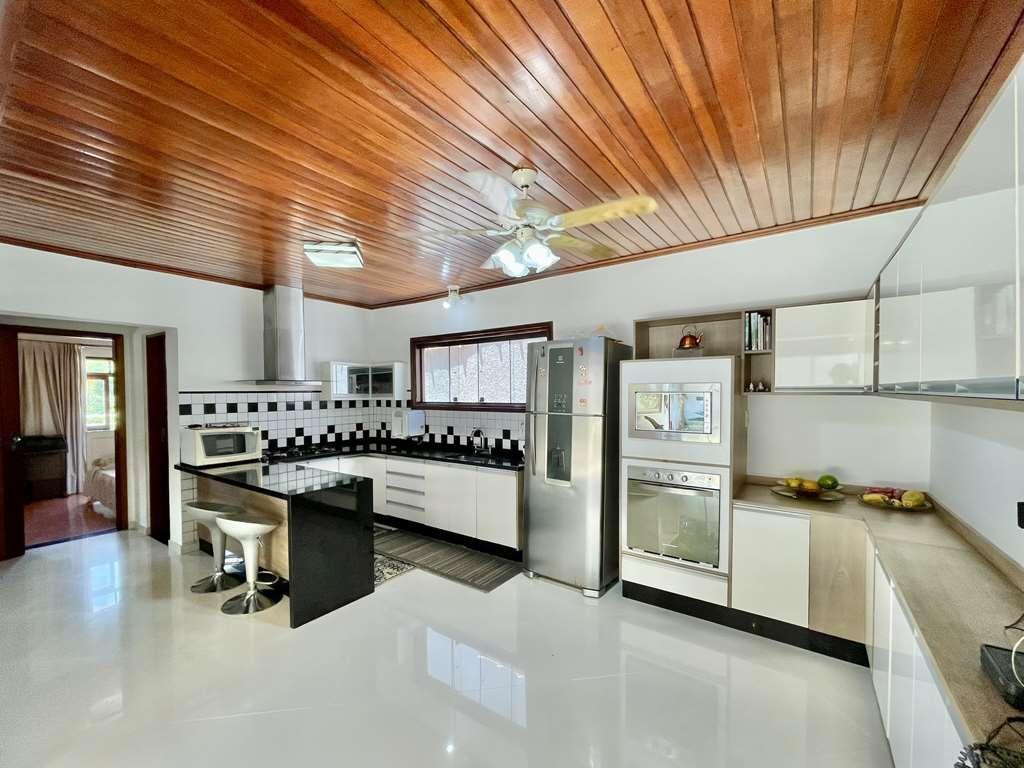 Casa à venda com 3 quartos, 215m² - Foto 21