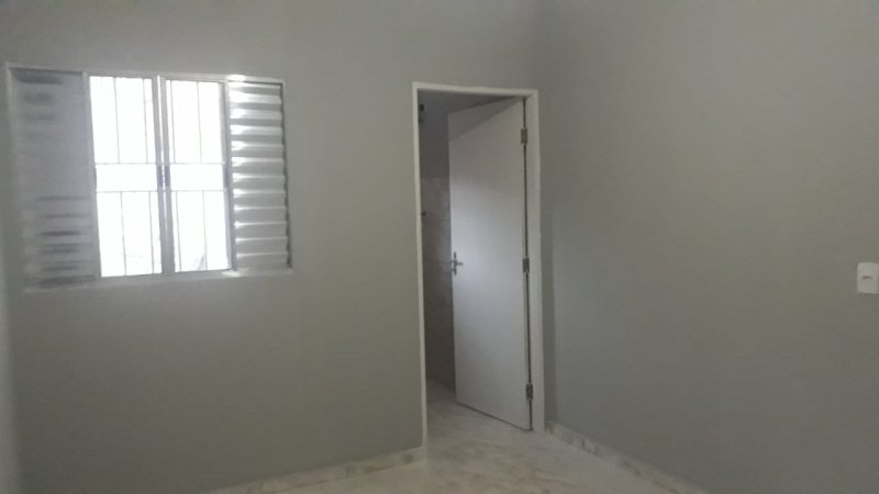 Casa à venda com 1 quarto, 30m² - Foto 2