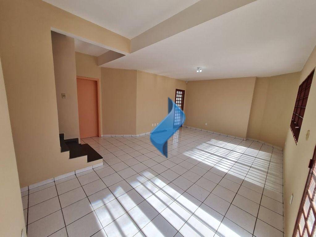 Casa para alugar com 3 quartos, 107m² - Foto 4
