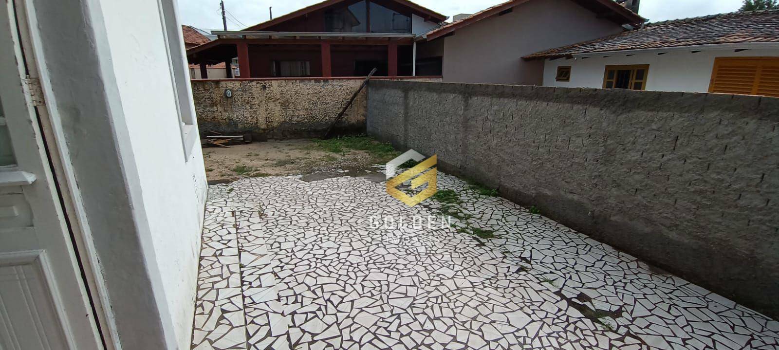 Casa à venda com 4 quartos, 200m² - Foto 3