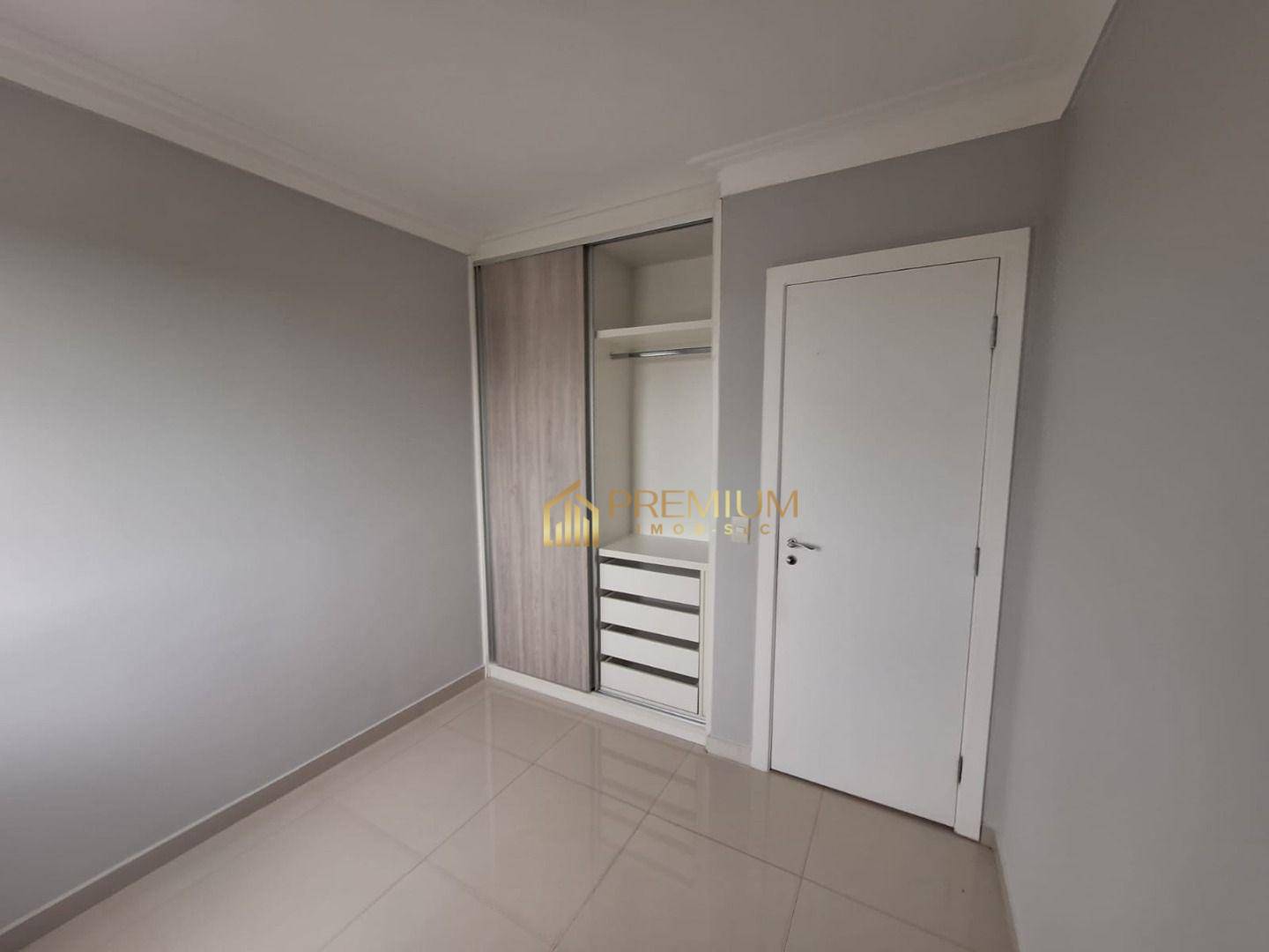 Apartamento à venda com 3 quartos, 99m² - Foto 4