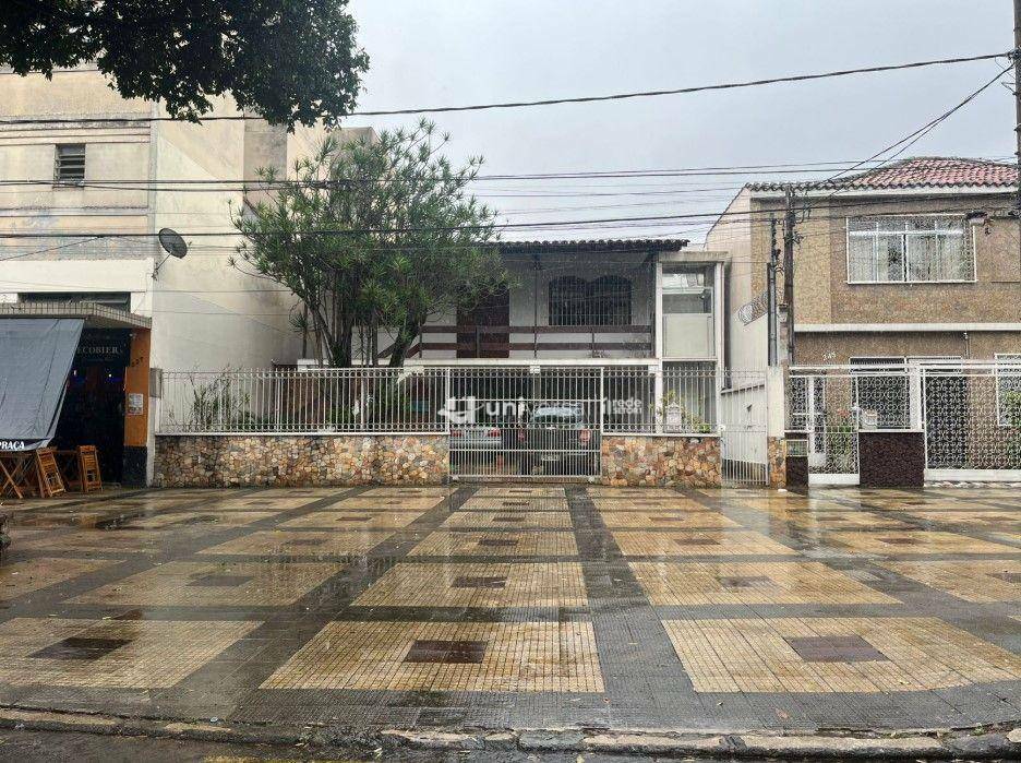 Casa para alugar com 5 quartos, 300m² - Foto 2
