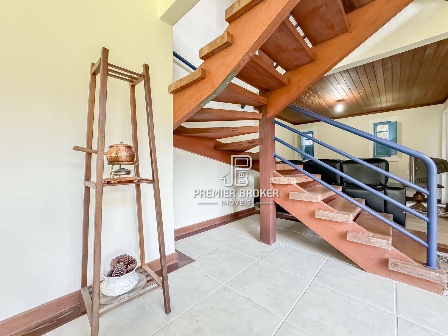 Casa de Condomínio à venda com 4 quartos, 276m² - Foto 4