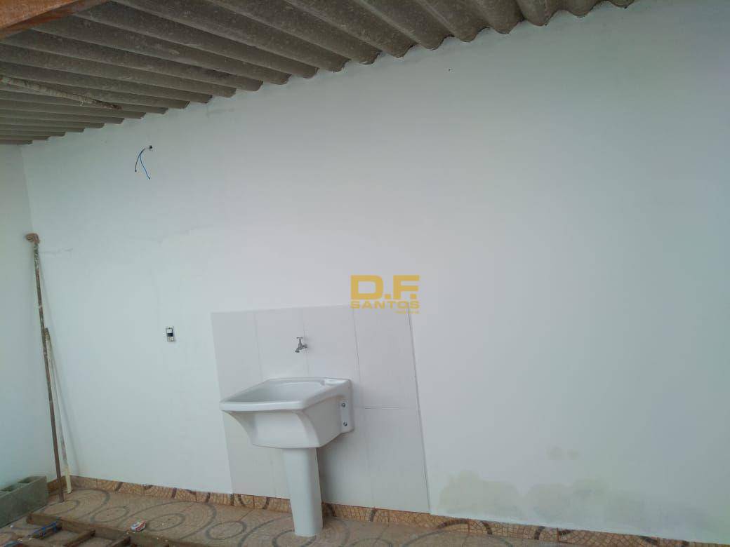 Casa à venda com 2 quartos, 70m² - Foto 6