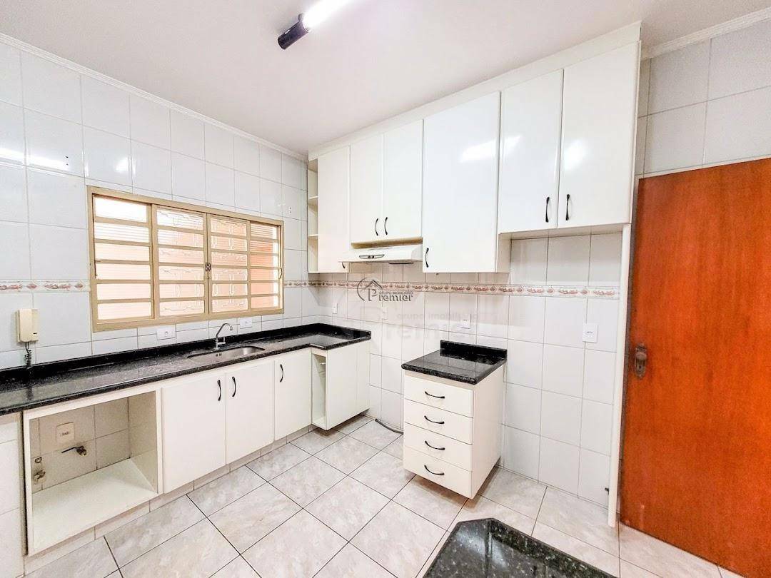 Casa para alugar com 3 quartos, 250m² - Foto 13