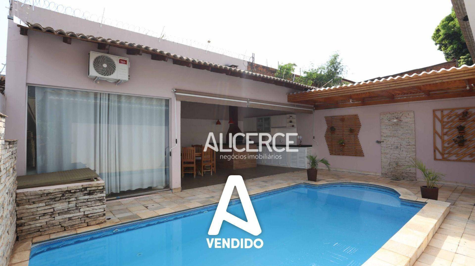 Casa à venda com 3 quartos, 175m² - Foto 1