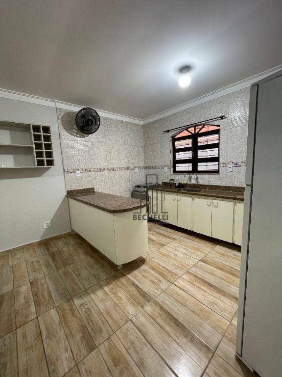 Casa para alugar com 5 quartos, 169m² - Foto 6