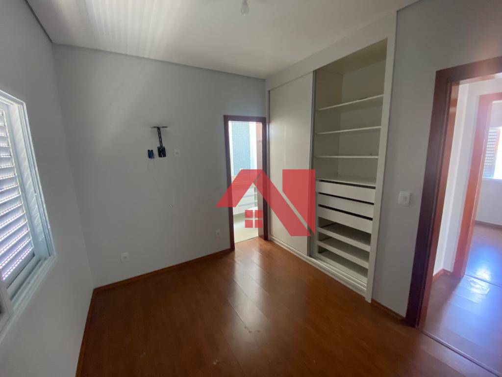 Sobrado à venda e aluguel com 3 quartos, 200m² - Foto 5