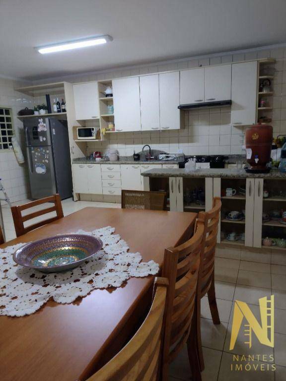 Casa à venda e aluguel com 5 quartos, 330m² - Foto 19