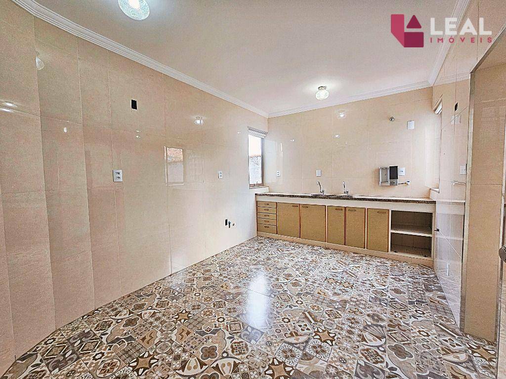 Apartamento para alugar com 3 quartos, 130m² - Foto 7