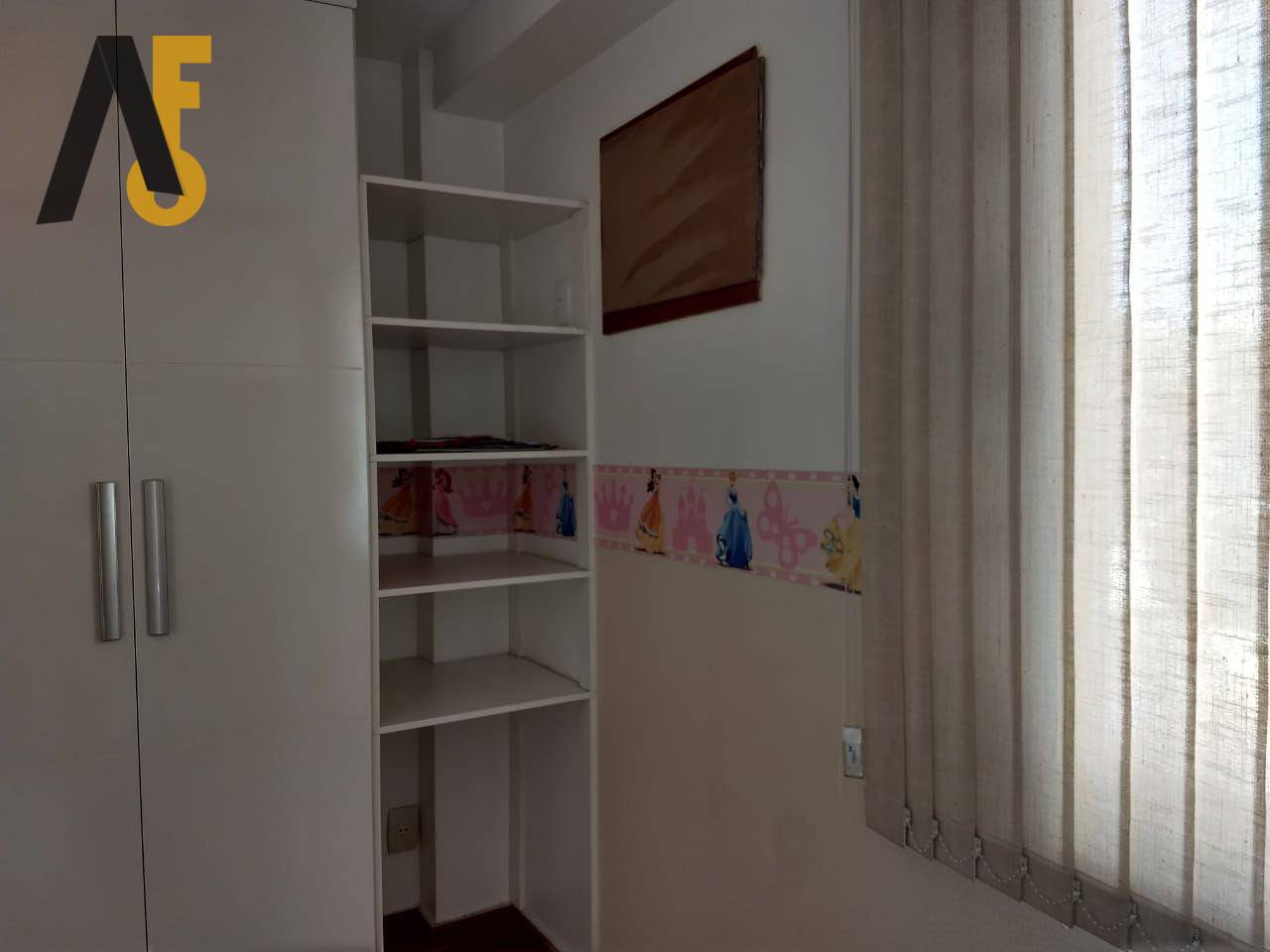 Apartamento à venda com 2 quartos, 70m² - Foto 2