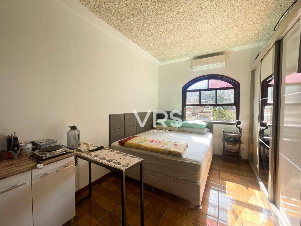 Casa à venda com 3 quartos, 238m² - Foto 18