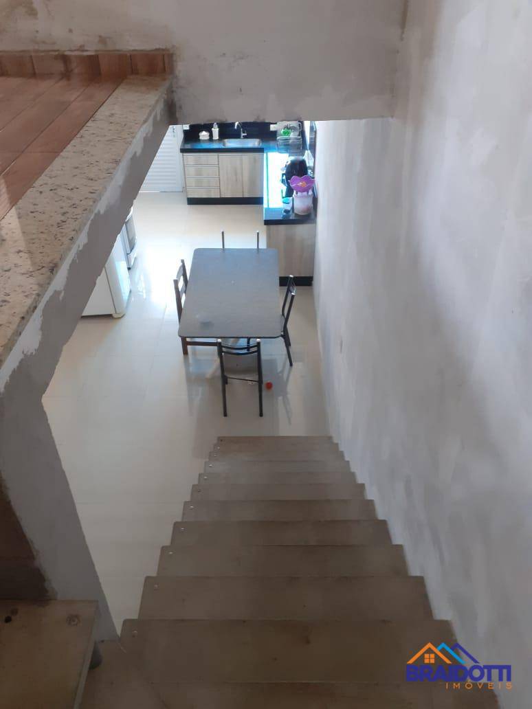 Casa à venda com 4 quartos, 195m² - Foto 6