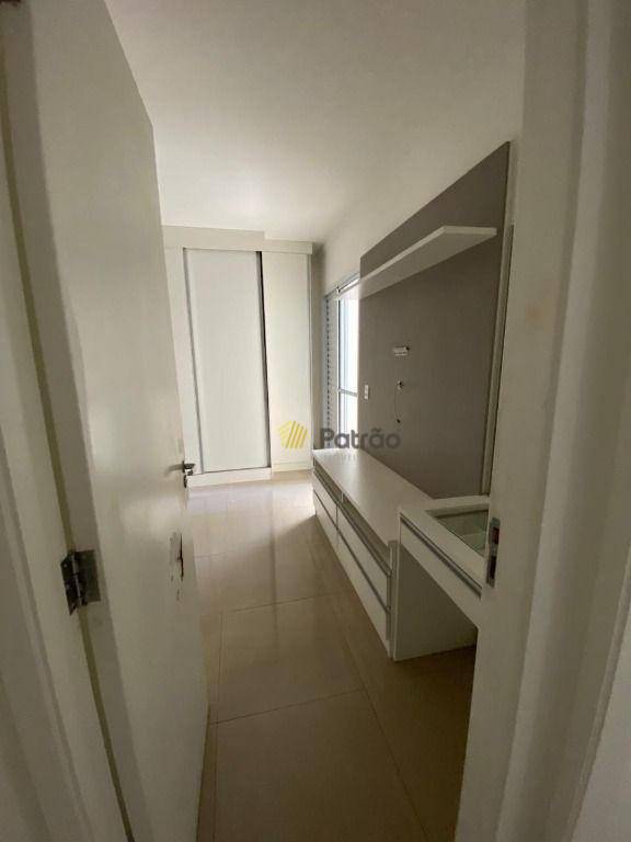 Apartamento à venda com 3 quartos, 80m² - Foto 2