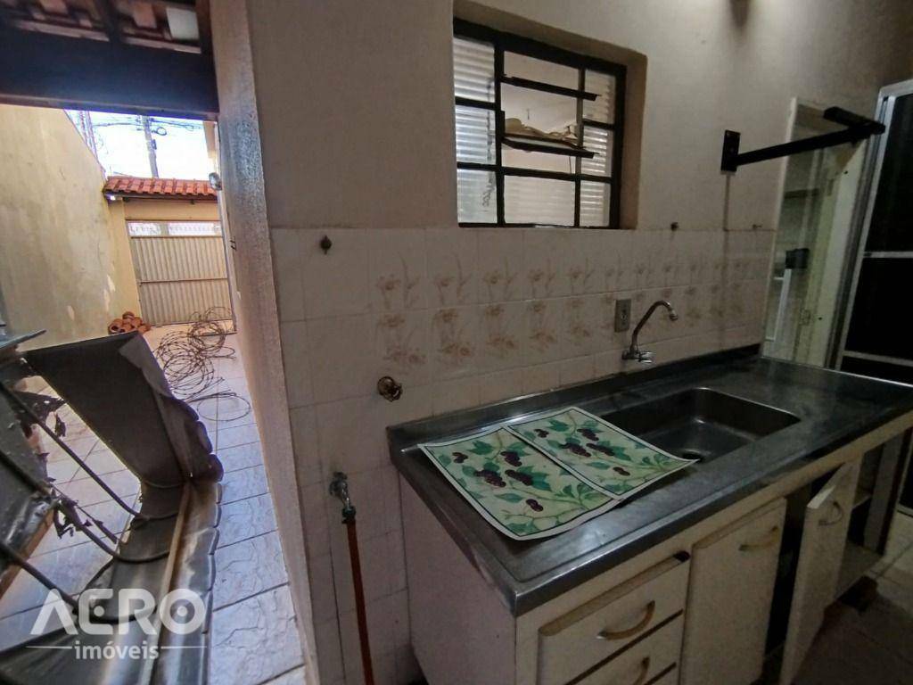Casa para alugar com 3 quartos, 210m² - Foto 26