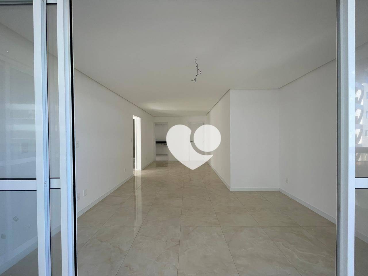 Apartamento à venda com 3 quartos, 119m² - Foto 4