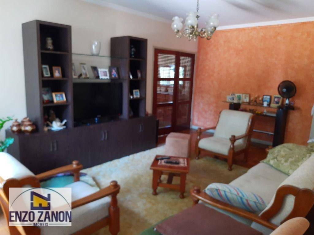 Casa à venda com 3 quartos, 241m² - Foto 2