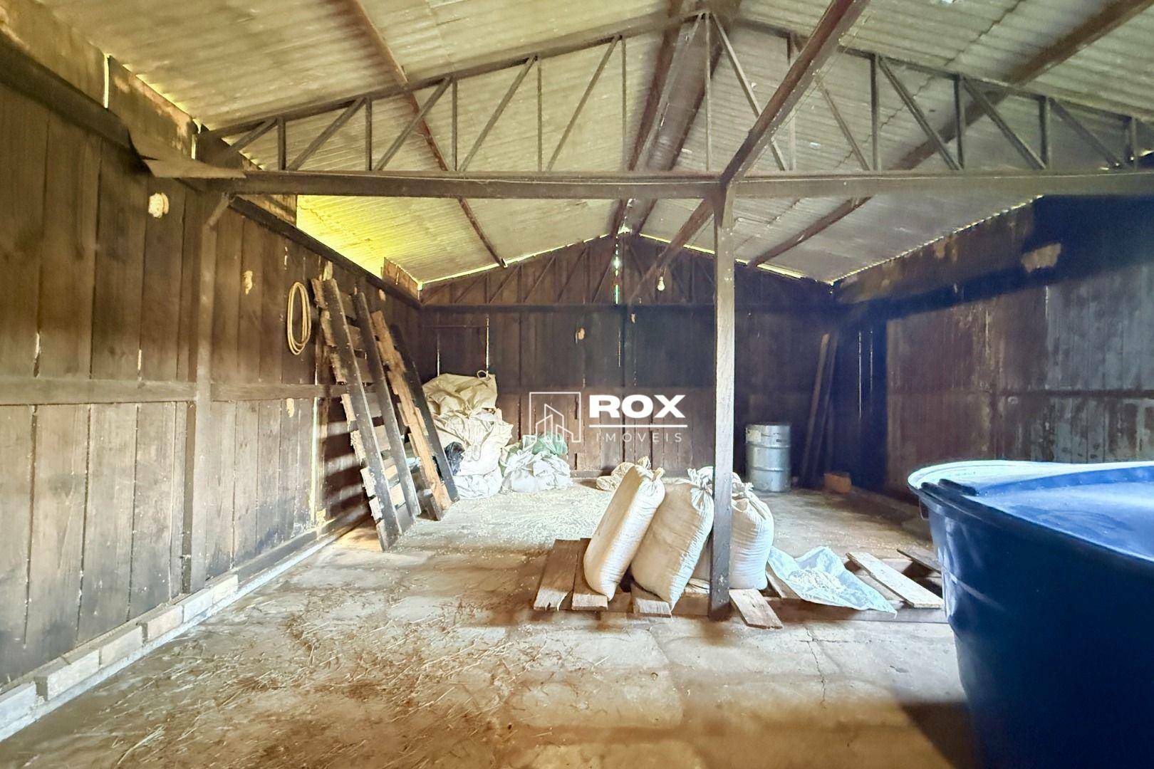 Chácara à venda com 6 quartos, 350m² - Foto 33