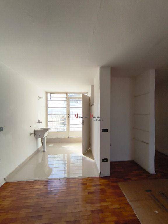 Apartamento para alugar com 3 quartos, 200m² - Foto 11