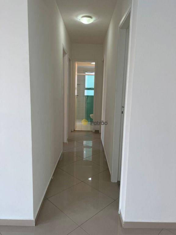 Apartamento à venda com 3 quartos, 97m² - Foto 2