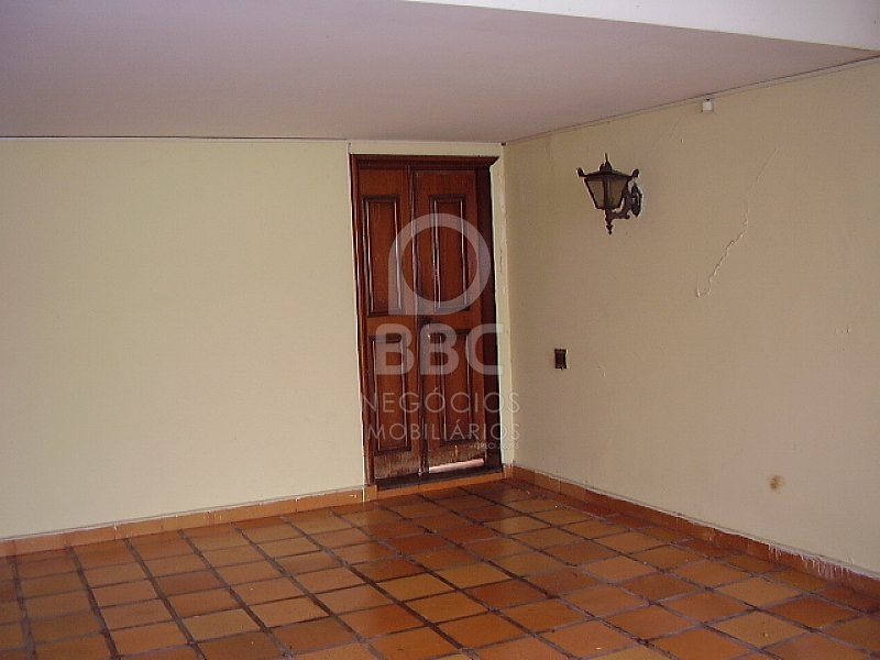 Sobrado à venda com 4 quartos, 608m² - Foto 2