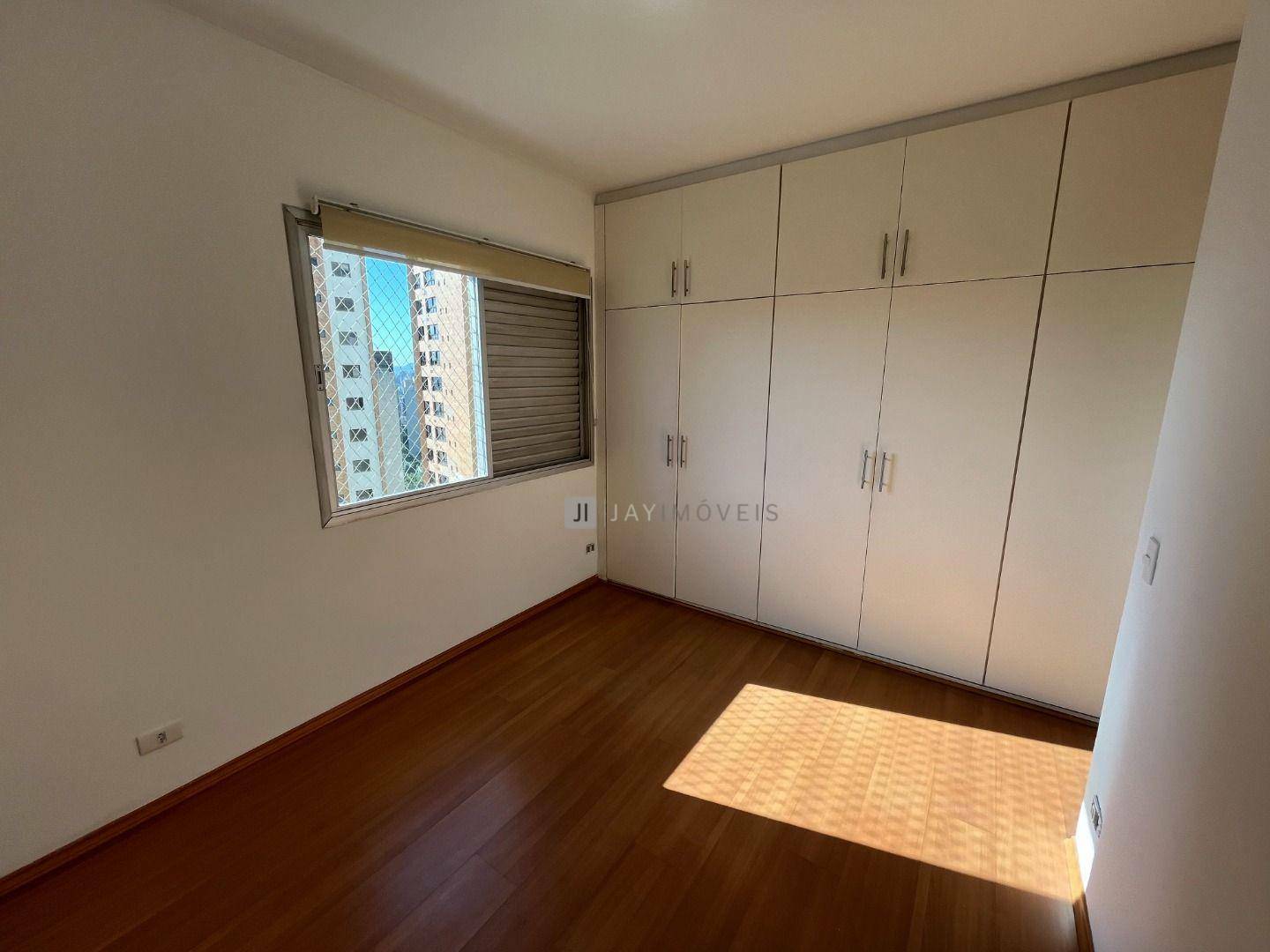 Apartamento para alugar com 4 quartos, 130m² - Foto 13