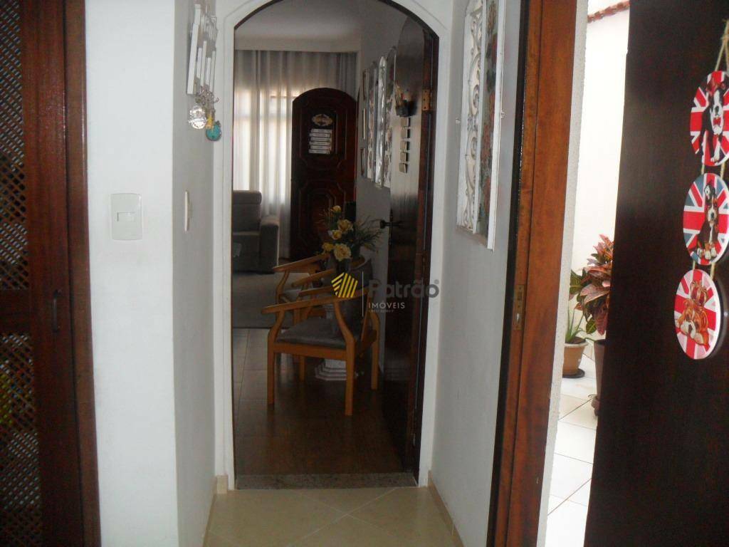 Casa à venda com 3 quartos, 228m² - Foto 28