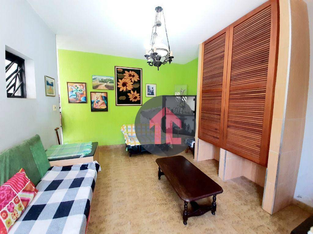 Casa à venda com 6 quartos, 260m² - Foto 2