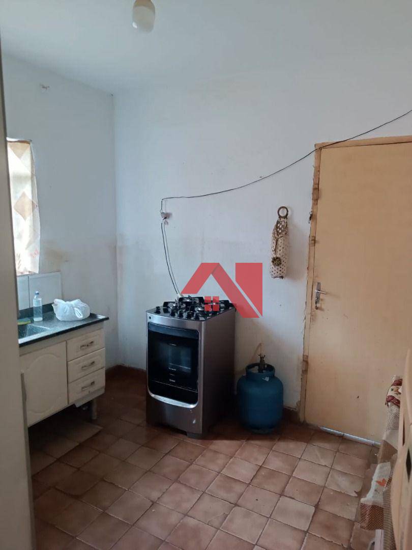 Casa à venda com 2 quartos, 60m² - Foto 13