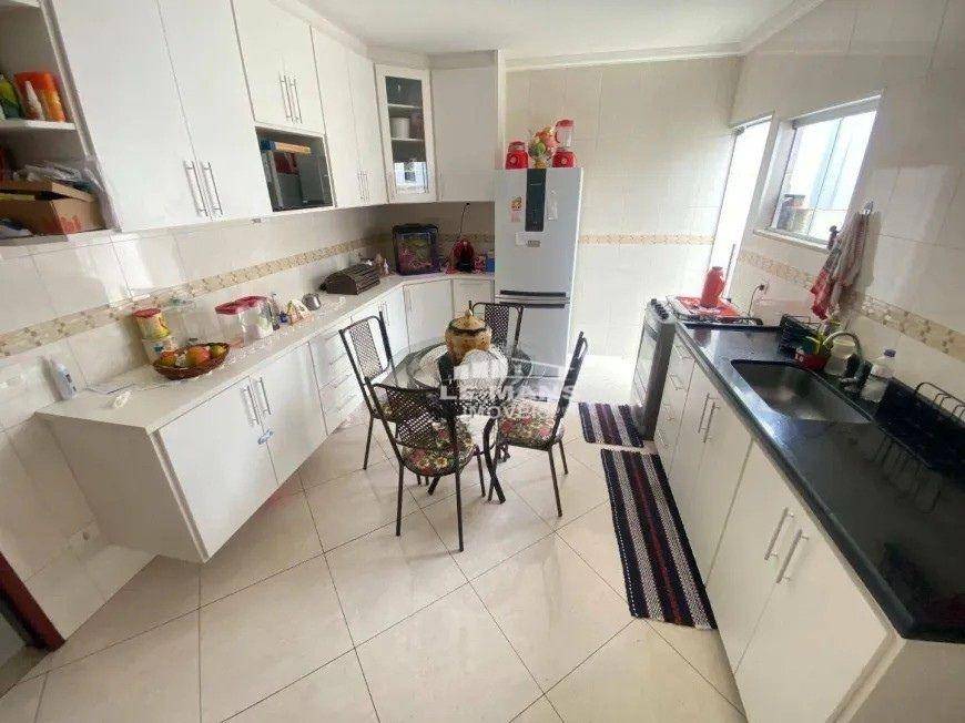 Casa, 3 quartos, 196 m² - Foto 1