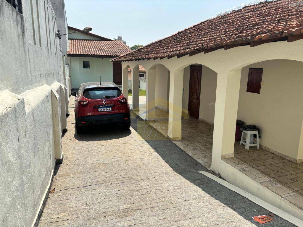 Casa para alugar com 2 quartos, 180m² - Foto 3