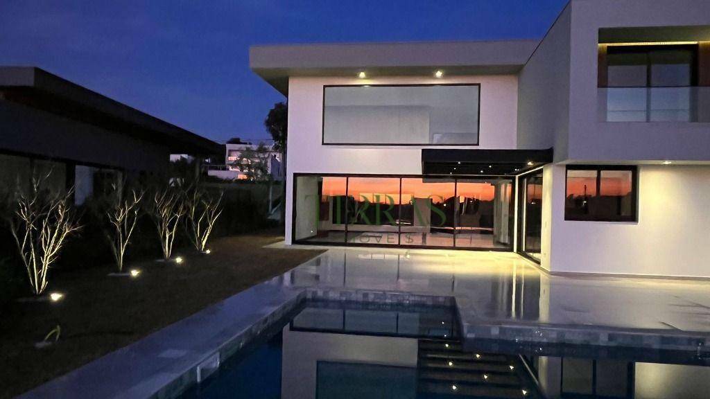 Casa de Condomínio à venda com 5 quartos, 457m² - Foto 3