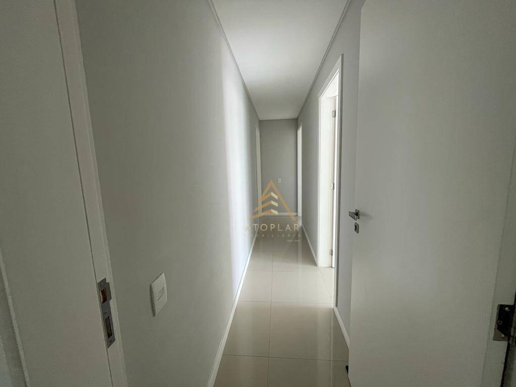 Apartamento à venda com 3 quartos, 159m² - Foto 7