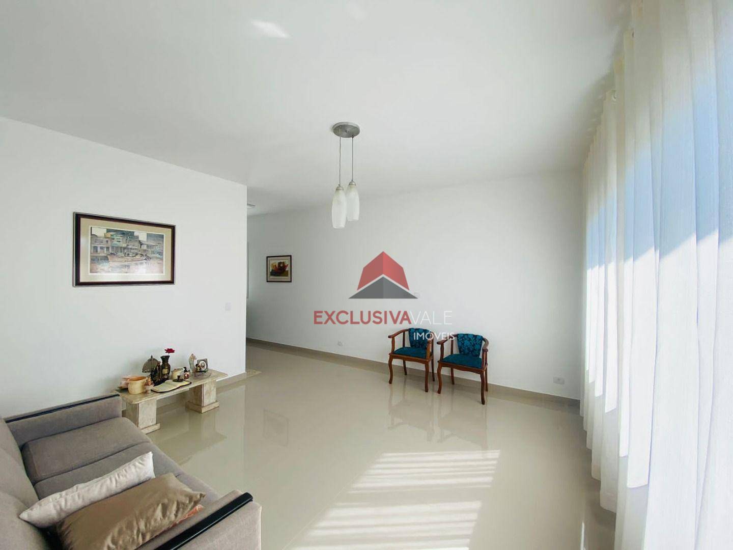 Casa de Condomínio à venda com 4 quartos, 330m² - Foto 4