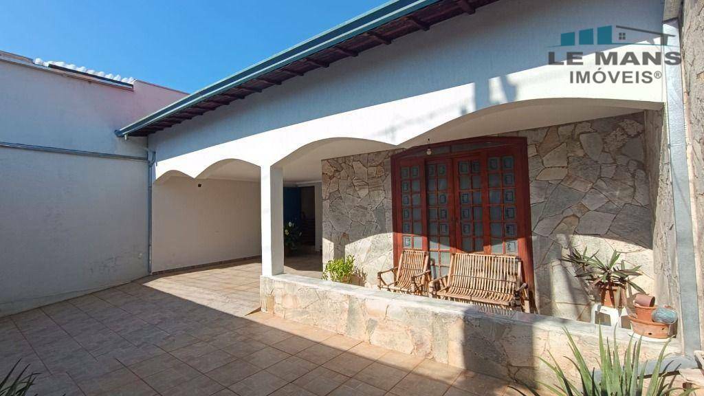 Casa à venda com 3 quartos, 247m² - Foto 2