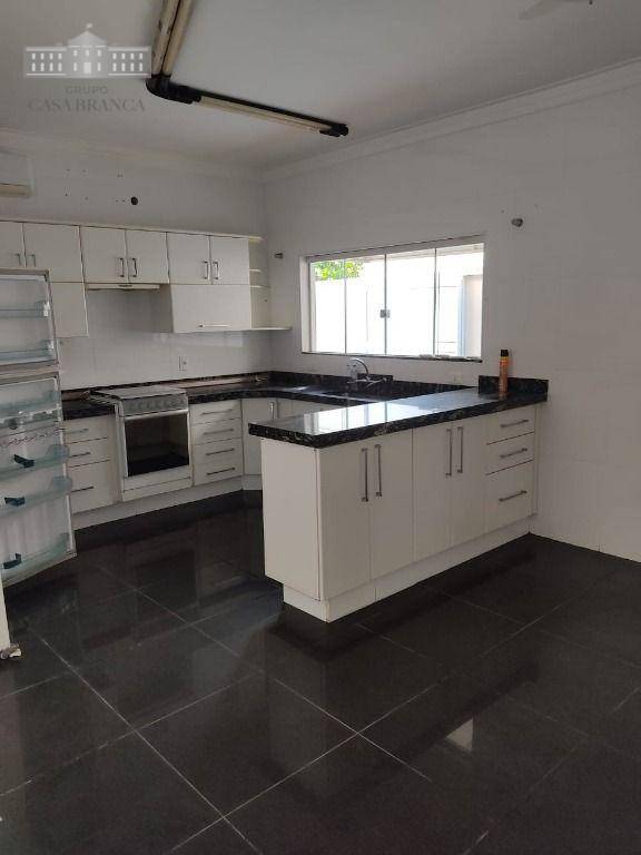 Casa de Condomínio para alugar com 3 quartos, 263m² - Foto 7