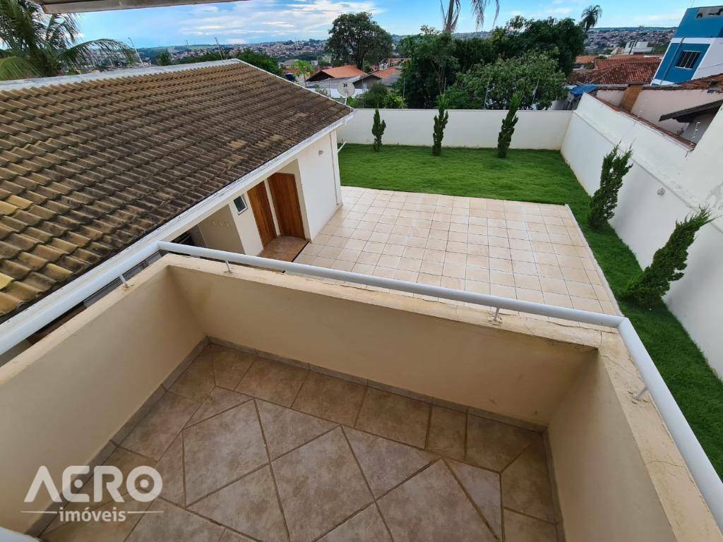 Casa à venda com 3 quartos, 275m² - Foto 11